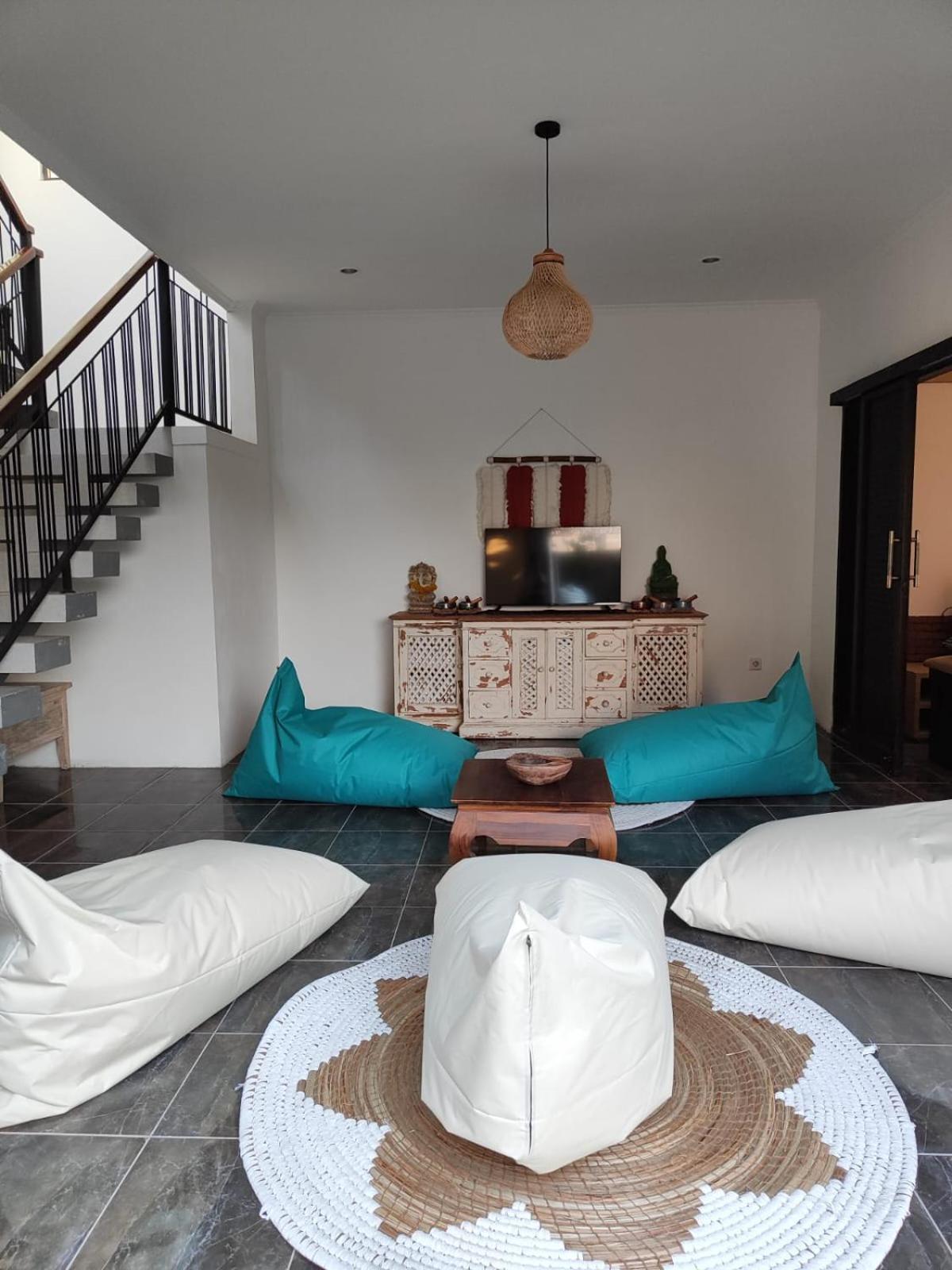 Tattva Uluwatu, Surf & Yoga Retreat Jimbaran (Bali)