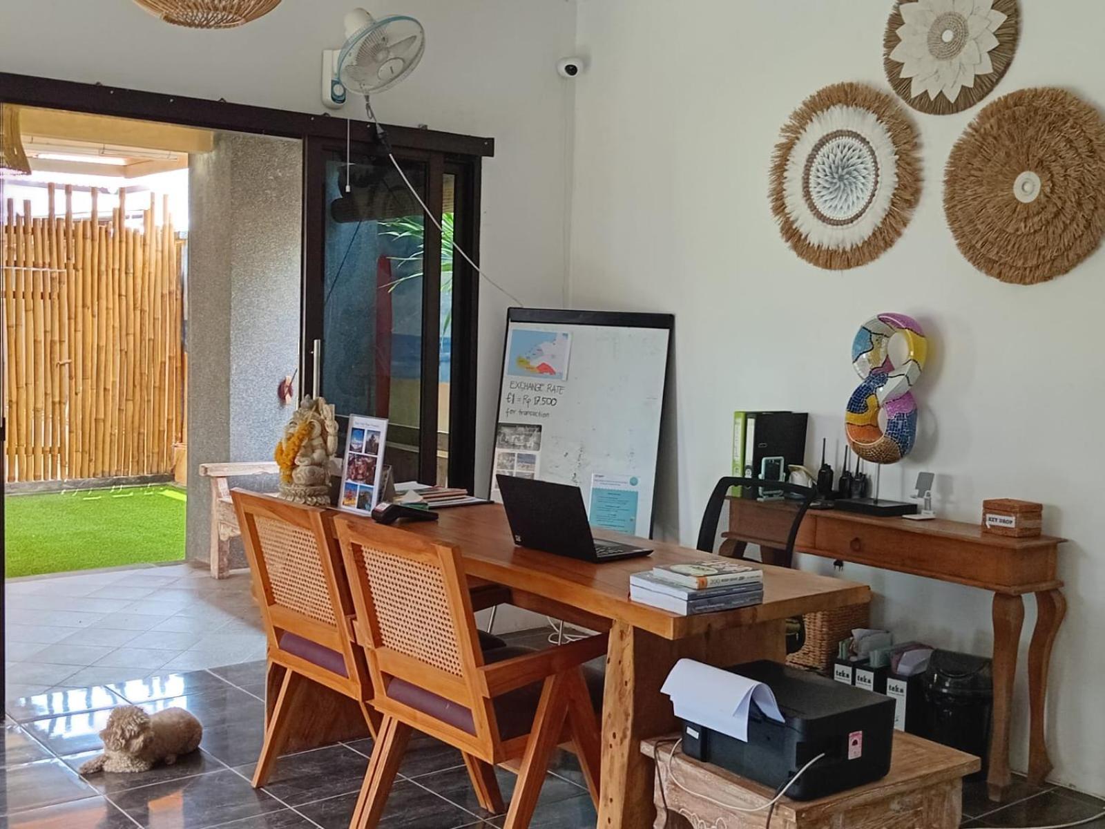 Tattva Uluwatu, Surf & Yoga Retreat * Jimbaran (Bali)